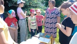 Литературно-музыкальный час «Поэт соединяющий сердца»