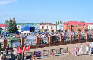 Глава Башкортостана Радий Хабиров отметил важность семьи на фестивале в Бирске