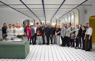 В Башкирском государственном театре кукол открылась персональная выставка Андрея Волкова