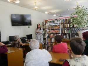 Рекомендательная беседа у книжной полки «Библиотекарь предлагает»