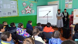 Тематический час «Огонь войны души не сжег…»