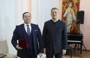 Радий Хабиров вручил государственные награды деятелям культуры и искусства