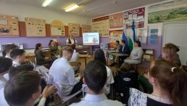 Познавательный час «Защитники нашей страны»