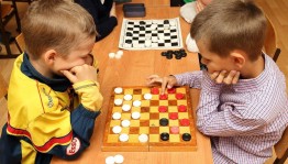 Турнир по шашкам «Учимся играть»