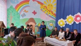 «Поговорим стихами о маме»