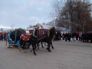 Конкурс троек, Дедов Морозов и Снегурочек «Новый год к нам мчится в гости»