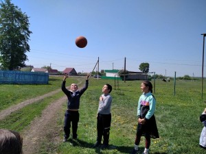 Поляна веселых затей «Выходи играть во двор»