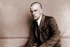 Книжная выставка – «портрет» «Маяковский: пророк или забытый гений»