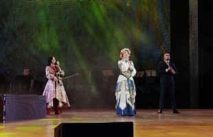 Шоу двух струн: в Уфе состоялся сольный концерт кыл-кубызистки Залии Ганиатуллиной