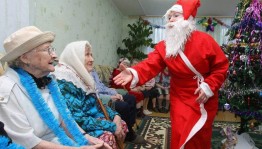 Праздник с пожилыми людьми «Новый год к нам стучится»