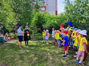 Развлекательно–познавательная программа «Путешествие в страну Светофорию».