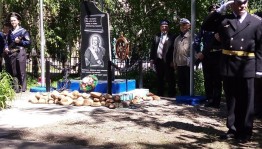 Торжественная церемония возложения венков к стеле «Военным морякам всех поколений»