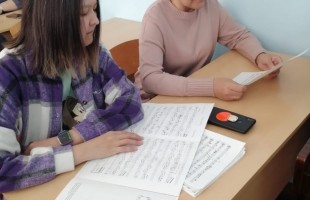 В Сибае прошло обучение преподавателей образовательных учреждений сферы культуры по игре на думбыре