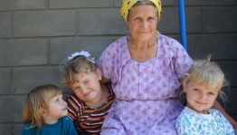 Праздник-игра «Молодость и здоровье – нам с бабулей подспорье»