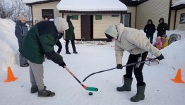 Спортивно - развлекательная программа«Лыжи, санки и хоккей»