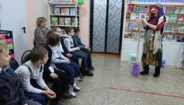 Литературный онлайн-обзор «Про старушку и избушку»