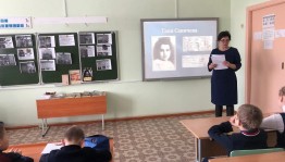 «Живи бессмертный город» к Дню полного снятия блокады Ленинграда 1944г книжная выставка