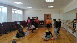 Развлекательно – игровая программа «Котенок и собачка».