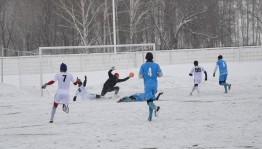 Игра «Зимний футбол»