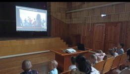 Просмотр кинофильма про ВОВ для воспитанников детского сада.