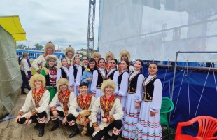 Артисты Сибайского концертно-театрального объединения выступили на сабантуе в Курганской области