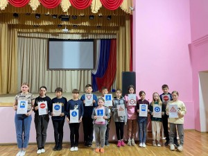 Игровая программа к Дню рождения светофора «У светофора нет каникул»