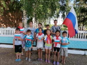 Познавательный час«ДеньРоссийского флага»