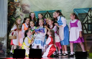 Детская студия «Без границ» покорила зрителей премьерой «Красавицы и Чудовища»
