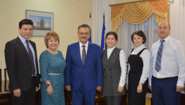 Амина Шафикова поздравила бывшего зампремьера Правительства РБ, министра культуры РБ Халяфа Ишмуратова с юбилеем