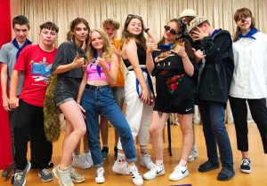 Развлекательная программа «Молодежная радуга»