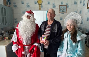 Караидельская модельная библиотека провела новогодние акции в поддержку населения