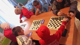 «Черно-белое»Игры в шашках