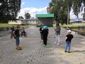 Игровая программа «Весело играют дети и родители»