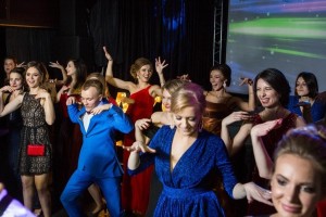 Танцевально-развлекательная программа «Зажигают огоньки»