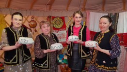 Многодетные матери Баймакского района научились валять тюбетейки