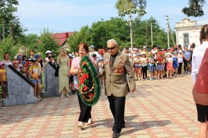 «Память нашу не стереть с годами» торжественный митинг с возложением венков