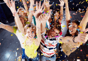 Развлекательная программа «Молодёжь зажигает»