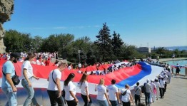 Флешмоб «Триколор России нашей»