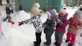 Игры на свежем воздухе « Ах, как весело зимой!» с детьми.