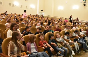 Национальный молодёжный театр им. М. Карима с гастролями в Казани
