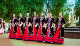 Gaskarov Folk Dance Ensemble will perform at the "Seven Girls"  fountain