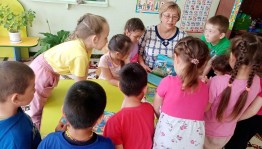 Литературный час «В гостях у Аленького цветочка»