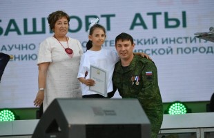 На фестивале «Айда играть» для бойцов СВО из Башкирии передали детские картины