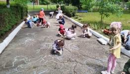 Конкурс рисунков на асфальте «Краски лета.»