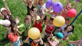 Игровая программа «Если весело живётся».