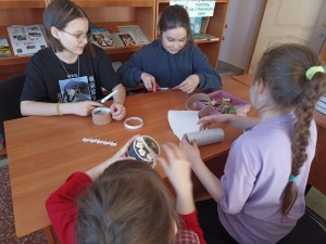 Мастер-класс «Рамки из фантиков»