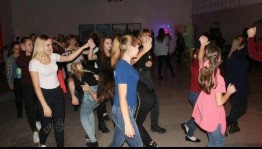 «Дисконочь в стиле 90х».