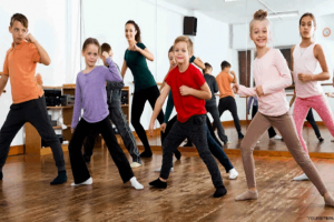 Танцевальный флешмоб «Детство золотое».