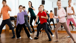 Танцевальный флешмоб «Детство золотое».