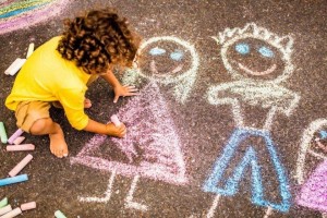 «Рисуем на асфальте»–приуроченный Дню рисования на асфальте